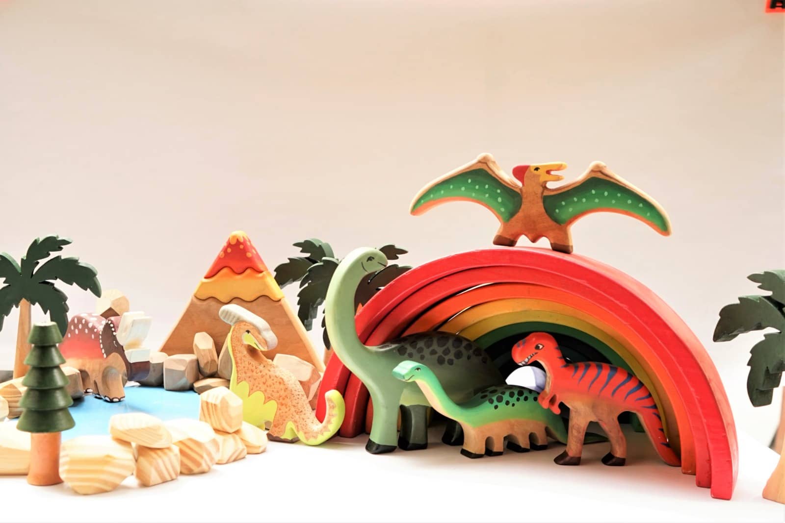 Read more about the article Benefits of playing with wooden figurine toys.