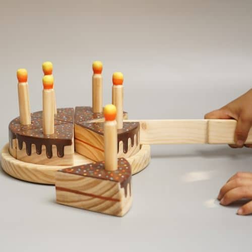holding knife with cutting chocolate wooden cake toy